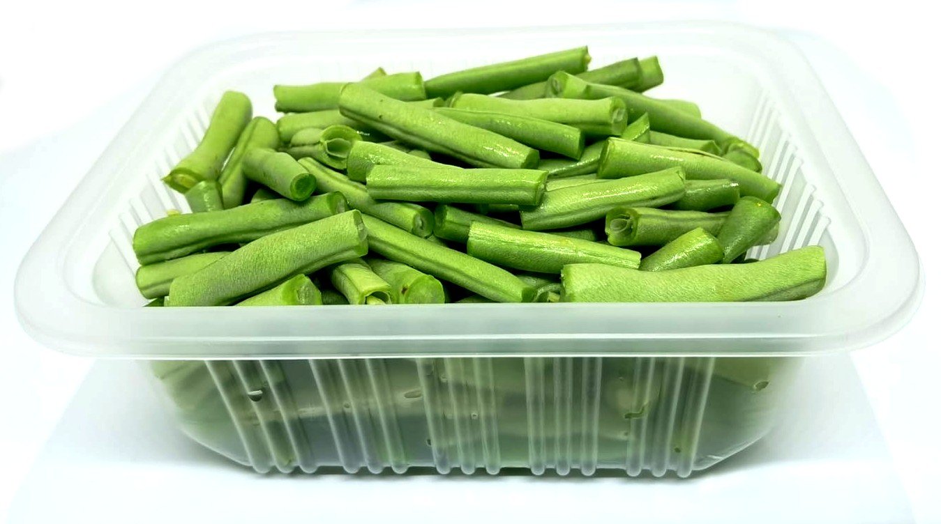 Couper les haricots verts  (300 grammes)